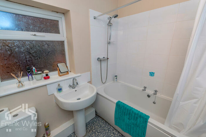 1 Bedroom Flat For Sale In Glen Eldon Road, Lytham St Annes, Lancashire, FY8