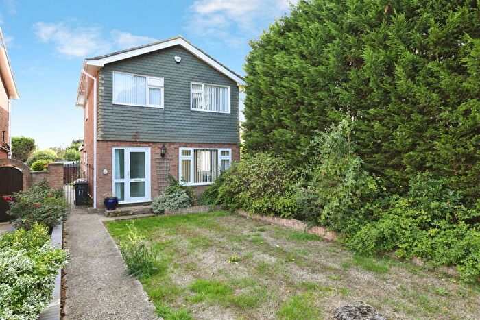 3 Bedroom Detached House For Sale In Hamilton Mews, Rayleigh, SS6