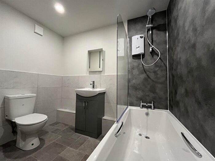 2 Bedroom Flat To Rent In Charterhouse Lane, Perth, PH2