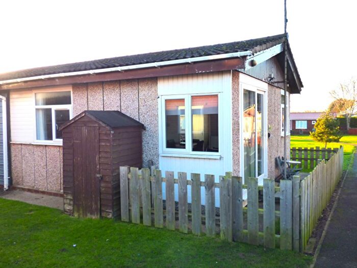 2 Bedroom Park Home For Sale In Wilsthorpe, Bridlington, YO15