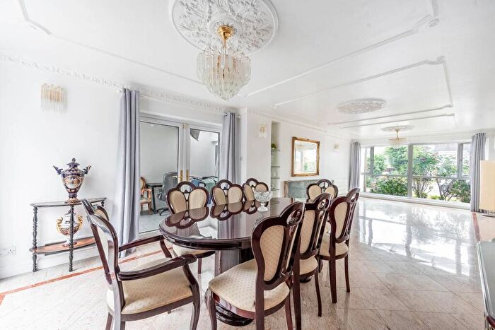 4 Bedroom Detached House For Sale In Bowls Close, Stanmore, HA7