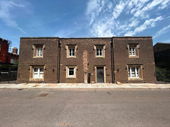 2 Bedroom Flat For Sale In Ashmore Road, Woolwich, SE18