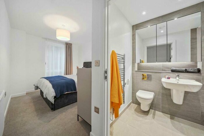 2 Bedroom Apartment To Rent In Edinburgh Way, Harlow, London, CM20