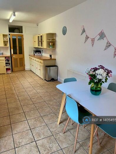 5 Bedroom Semi-Detached House To Rent In Lightwoods Hill, Smethwick, B67