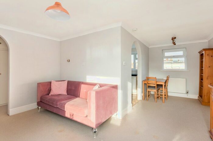 2 Bedroom Flat To Rent In Osborne Road, Windsor, SL4