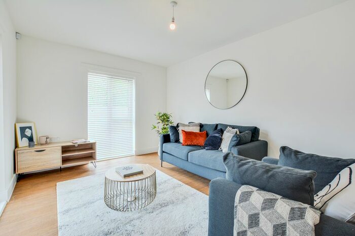 3 Bedroom Flat To Rent In Blackbird, Mews, Sheffield, S2