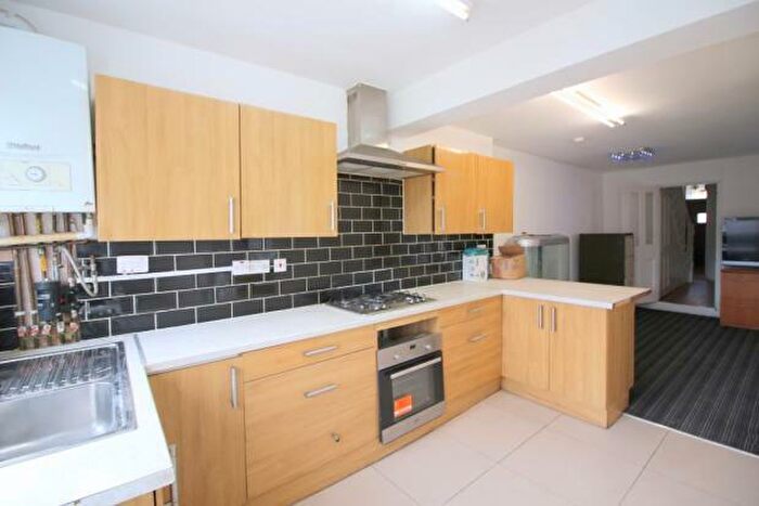 6 Bedroom Terraced House To Rent In Sibley Grove, London, E12