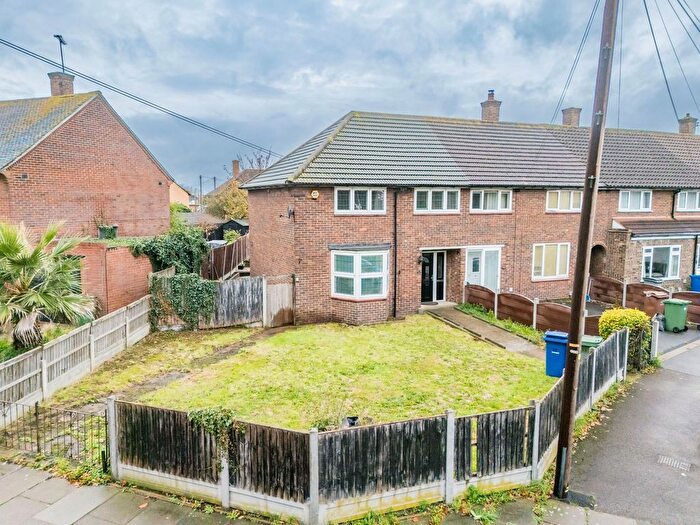 3 Bedroom End Terrace House For Sale In Foyle Drive, South Ockendon, RM15