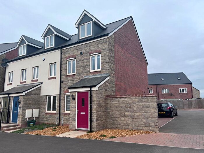 3 Bedroom House To Rent In Honeysuckle Road, Lyde Green, BS16