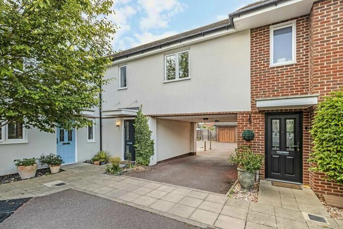 4 Bedroom Detached House To Rent In Chandlers Close, West Molesey, KT8