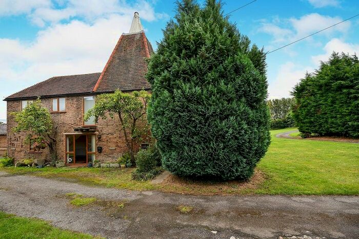 2 Bedroom Detached House To Rent In Lower Road, East Farleigh, Maidstone, Kent, ME15