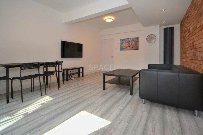 7 Bedroom Terraced House To Rent In Norris Road, Reading, Berkshire, RG6