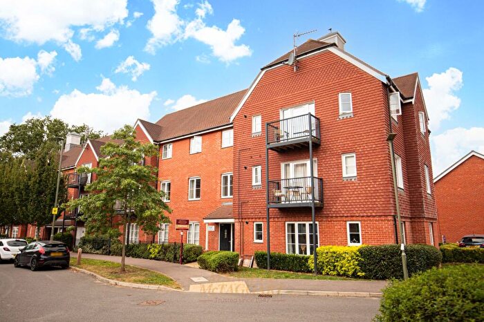2 Bedroom Flat For Sale In Webber Street, Skylark House, RH6
