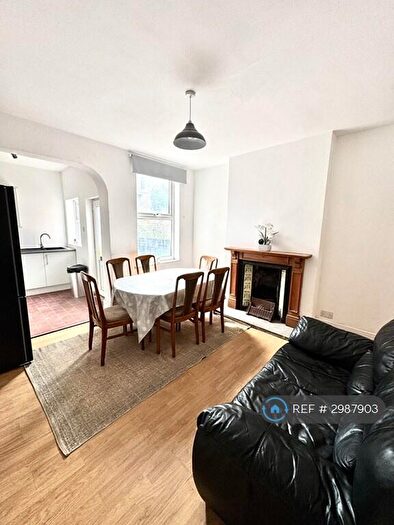 4 Bedroom Terraced House To Rent In Hunter Hill Road, Sheffield, S11