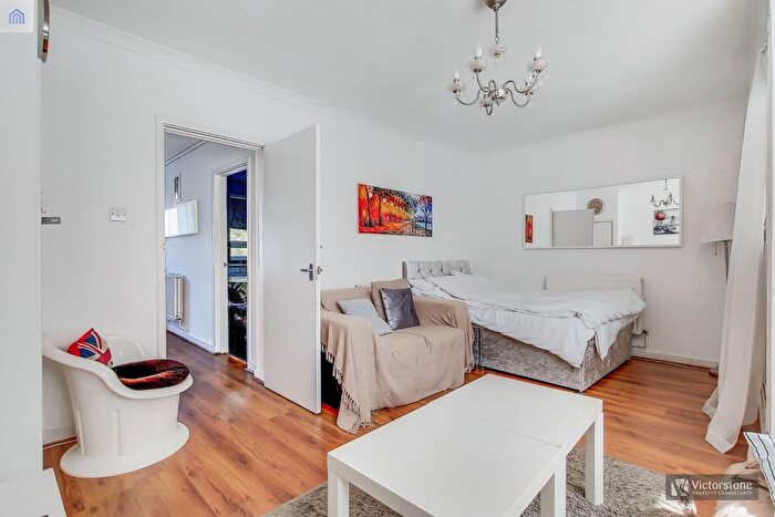 3 Bedroom Flat To Rent In Robert Street, London, Greater London, NW1