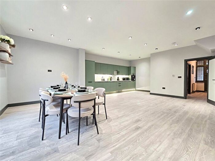 4 Bedroom Semi Detached House To Rent In Dobell Road, London, Eltham, SE9