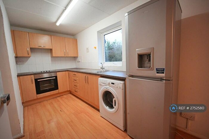 3 Bedroom Flat To Rent In Warren Bank, Simpson, Milton Keynes, MK6