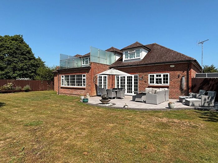 4 Bedroom Detached House For Sale In Vinnetrow Road, Runcton, PO20