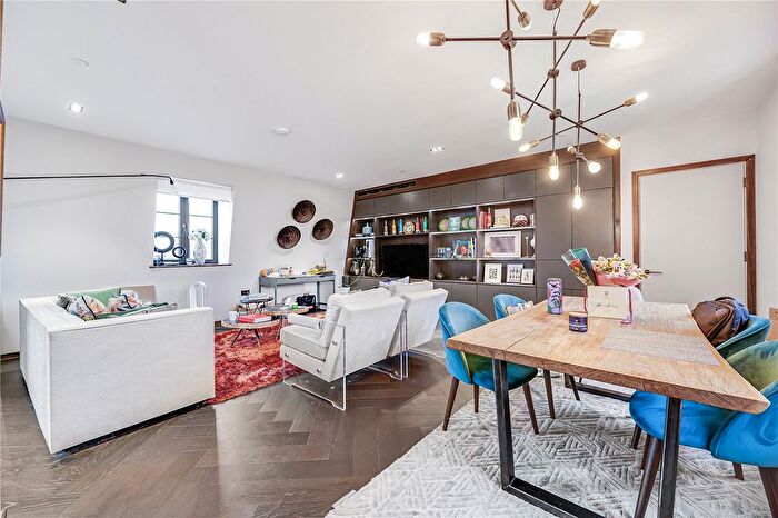 2 Bedroom Flat To Rent In - Poland Street, London, W1F