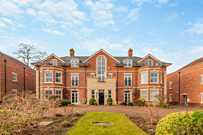 3 Bedroom Apartment For Sale In Breedons Hill, Pangbourne, Reading, Berkshire, RG8