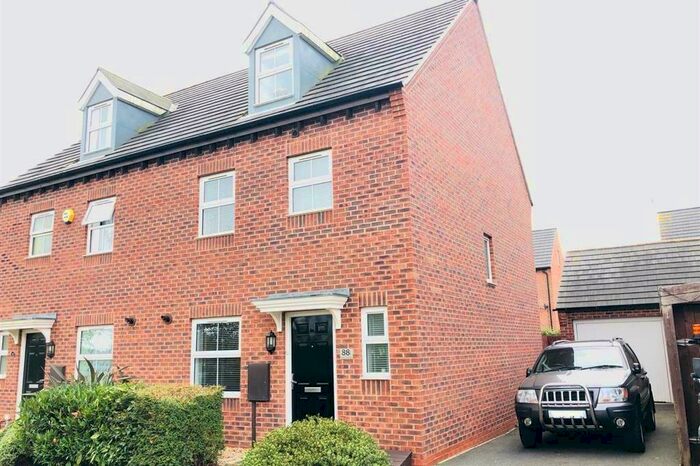 4 Bedroom House To Rent In King Street, Warsop Vale, Mansfield, NG20
