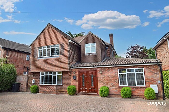 4 Bedroom Detached House To Rent In Westbury Road, Northwood, HA6