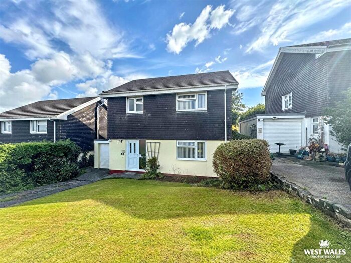 4 Bedroom Detached House For Sale In Lowless Close, Pembroke, SA71