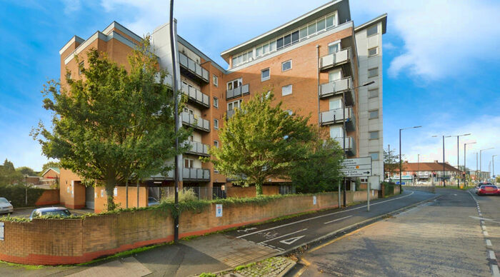 2 Bedroom Flat To Rent In Quadrivium Point, Tuns Lane, Slough, SL1