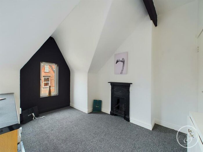 3 Bedroom Terraced House For Sale In Hillcrest View, LS7