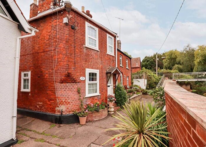 2 Bedroom Cottage For Sale In Brookside, Lympstone, Exmouth, EX8