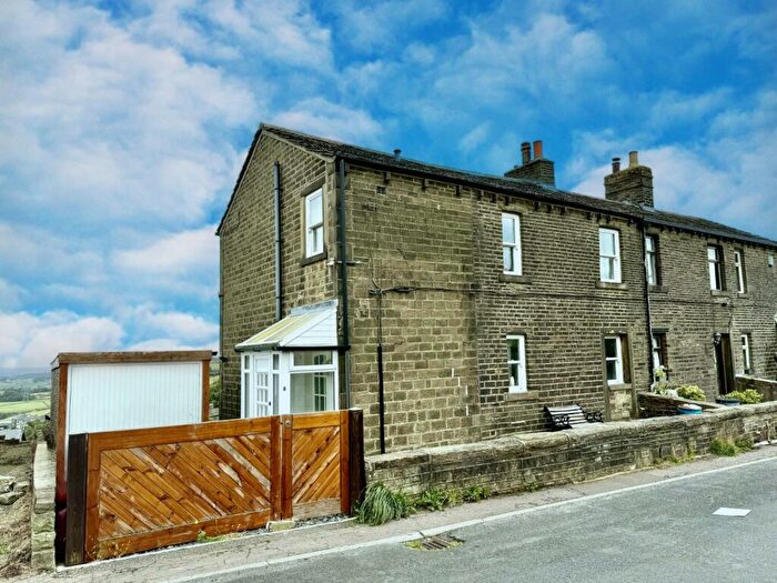 3 Bedroom End Of Terrace House For Sale In Forest Hill Road, Holywell Green, Halifax, HX4