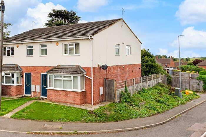 3 Bedroom Semi-Detached House For Sale In Harrington Road, Rothwell, NN14