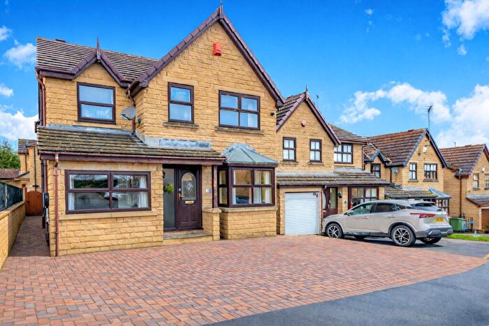 4 Bedroom Detached House For Sale In West End Drive, Cleckheaton, West Yorkshire, BD19