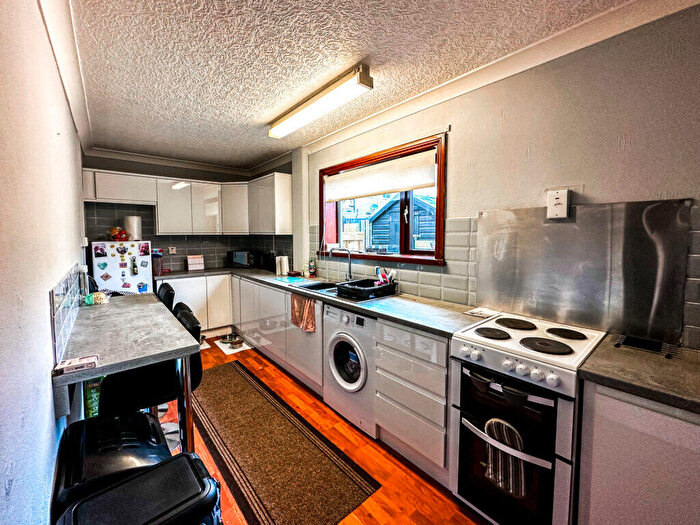 3 Bedroom Terraced House For Sale In Mastrick Road, Aberdeen, AB16