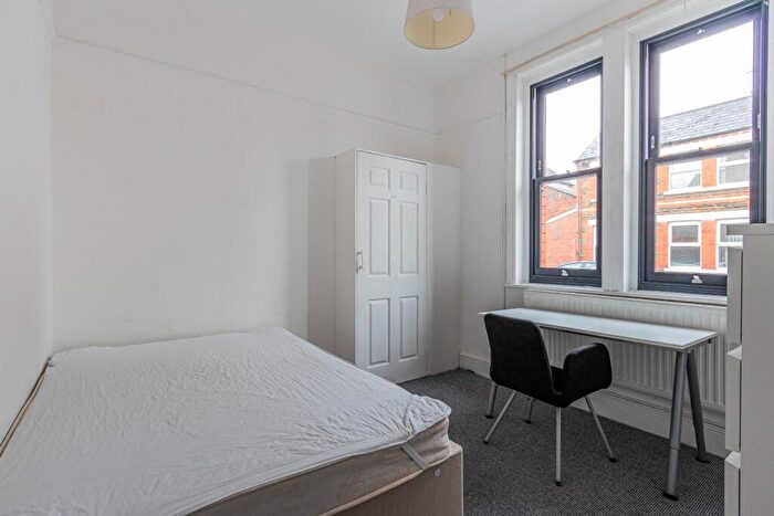 6 Bedroom Private Hall To Rent In Lochaber Street, Roath Park, CF24