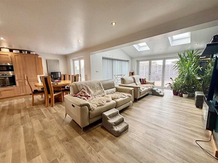 3 Bedroom Detached House For Sale In Skyline View, Peacehaven, BN10