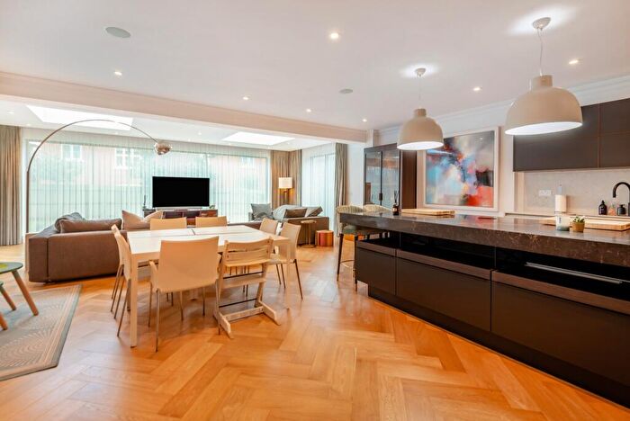6 Bedroom Detached House For Sale In Taplow Riverside, Maidenhead, SL6