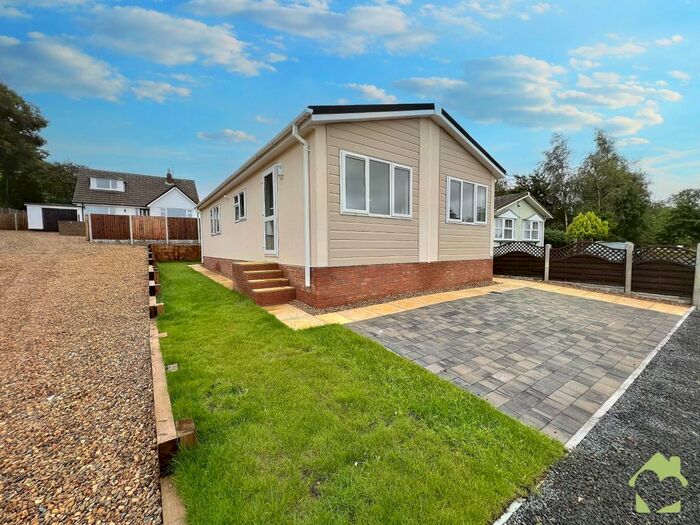 2 Bedroom Mobile/park Home For Sale In White House Residential Park, Lancaster New Road, Cabus, Preston, PR3