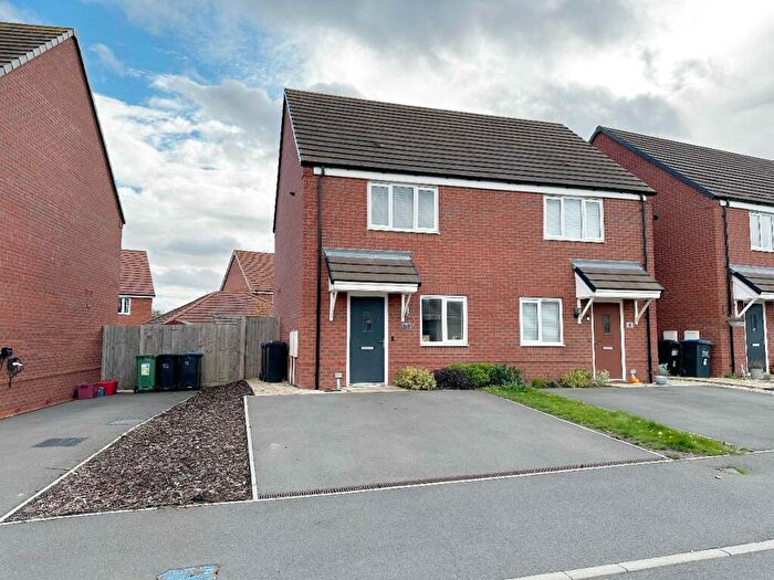 2 Bedroom Semi Detached House For Sale In Thistle Avenue, Warwick, CV34