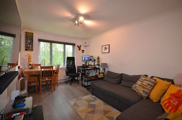 1 Bedroom Flat To Rent In Lynn Close, Harrow, Middlsex, HA3
