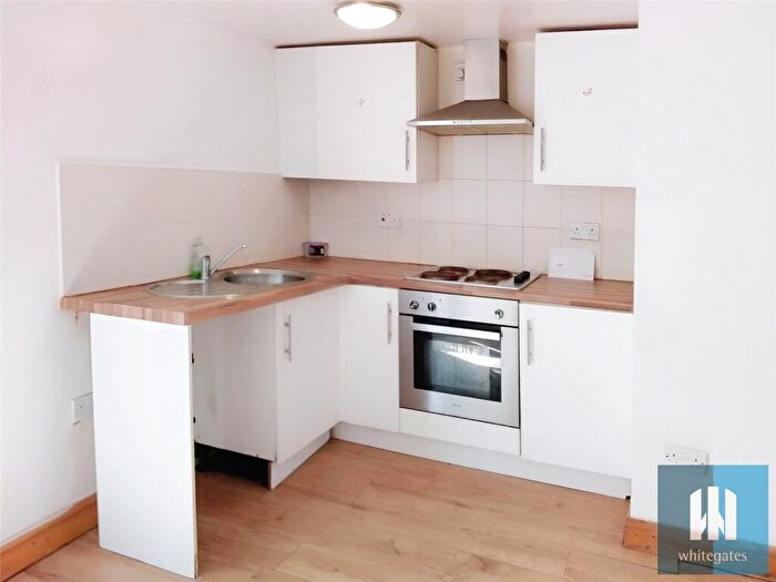 Studio To Rent In College Street, Crosland Moor, Huddersfield, HD4