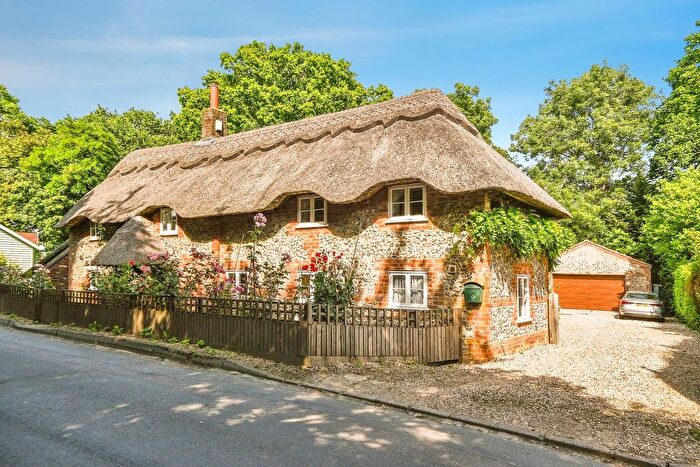 4 Bedroom Detached House For Sale In Lambourn Woodlands, Hungerford, RG17