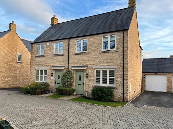 3 Bedroom Semi-Detached House To Rent In Woodpecker Close, Bourton-On-The-Water, Cheltenham, GL54