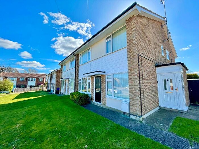 2 Bedroom Flat For Sale In Eastwood, Leigh-On-Sea, Essex, SS9