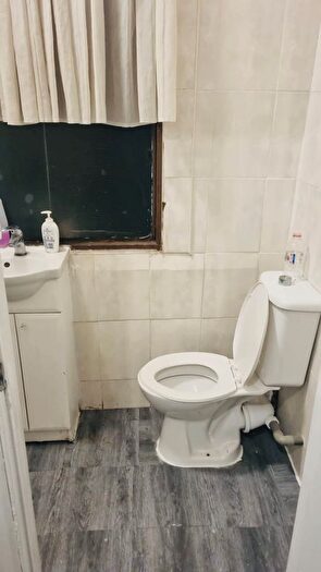 2 Bedroom Maisonette To Rent In New Cross Road, London, SE14