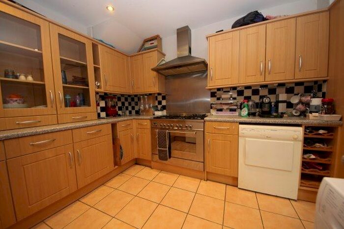 4 Bedroom Property To Rent In Randle Road, Richmond, TW10