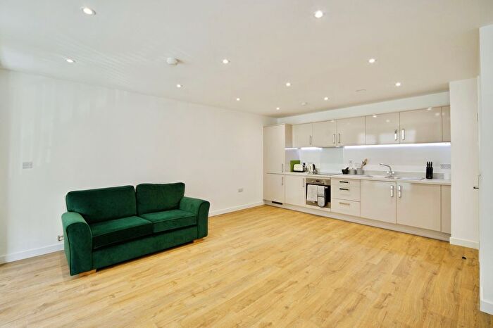 1 Bedroom Flat For Sale In Mahindra Way, Beckton, London, E6