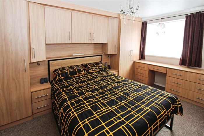 3 Bedroom End Of Terrace House For Sale In Littleham Close, Bransholme, Hull, HU7
