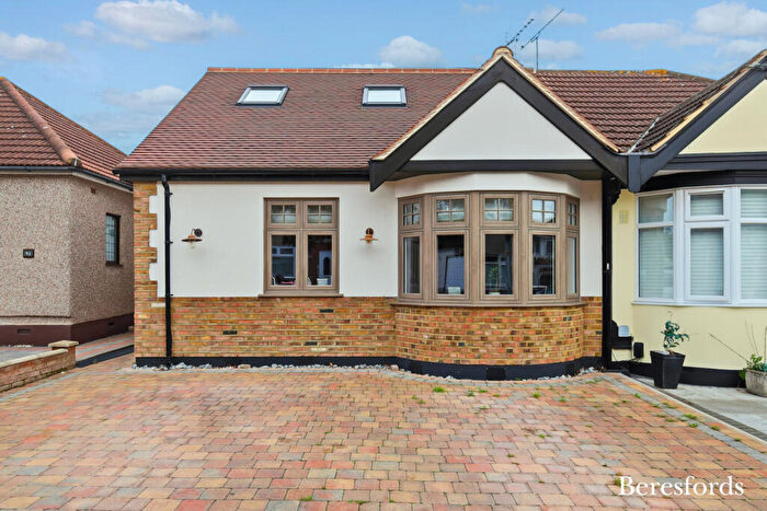 4 Bedroom Bungalow For Sale In Alma Avenue, Hornchurch, RM12
