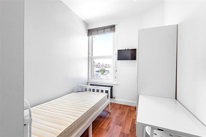 Studio To Rent In Boundary Road, Hove, BN3
